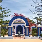 Nice Home In Roquetas De Mar With Kitchenette