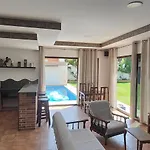 Apartamento De Invitados Con Piscina