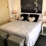 Piso Acogedor Con Piscina