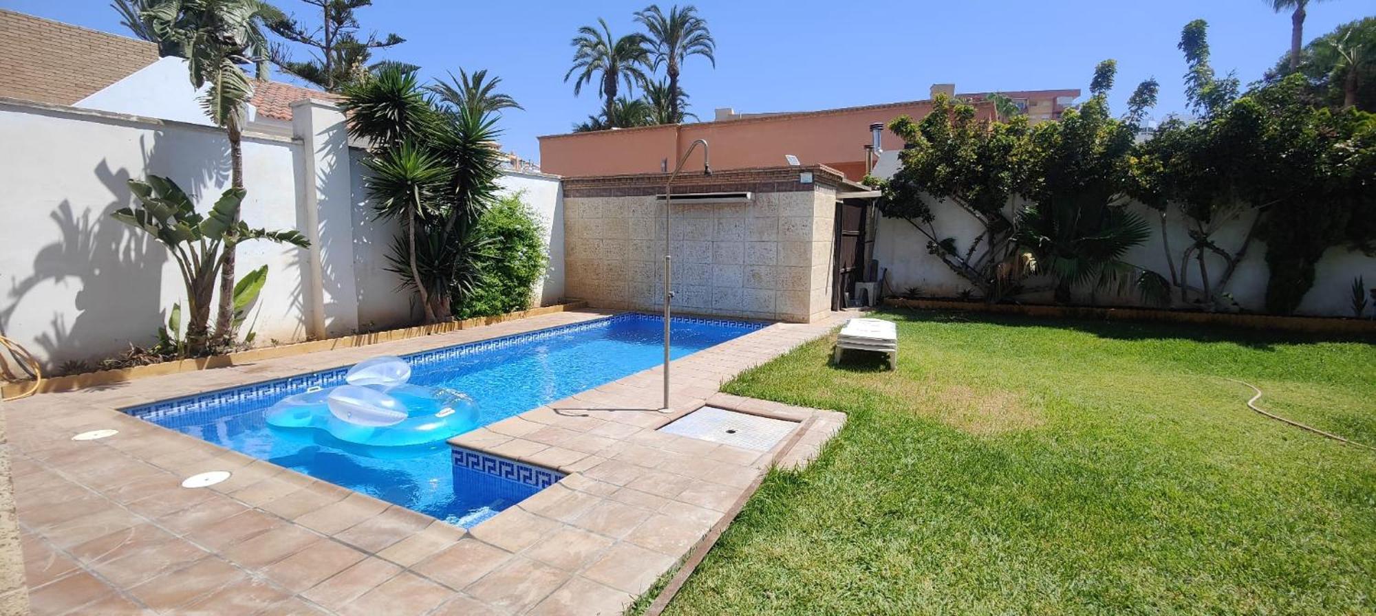 De Invitados Con Piscina